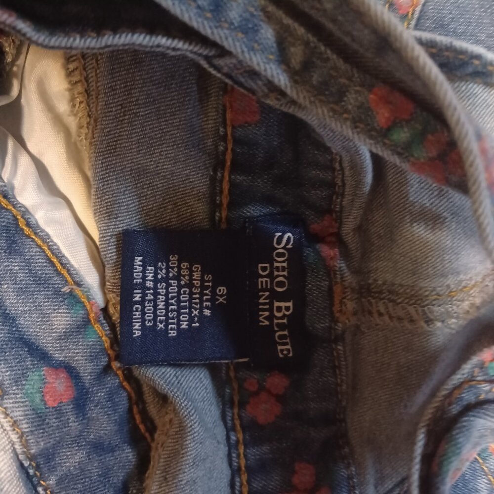 Soho Blue Denim Girl's Overall Cut-off Shorts 6X Blue Pink Flowers - Picture 2 of 4